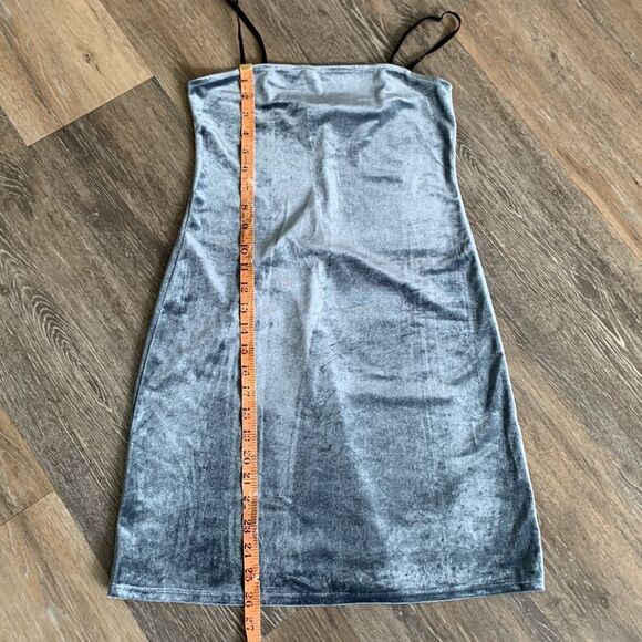 Forever 21 velvet mini dress fit and flair size medium - Picture 11 of 11